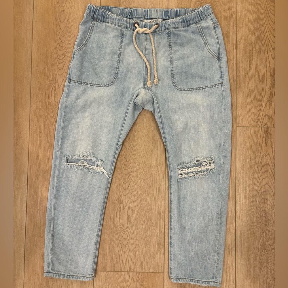 One Teaspoon shabby boyfriend jeans.  Size medium, great condition!